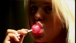 Sexy Blonde Toys Her Pussy With A Lollipop